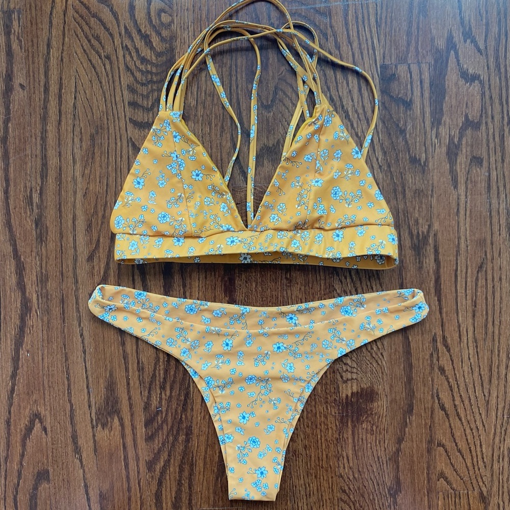 Kulani Kinis Sandy Set